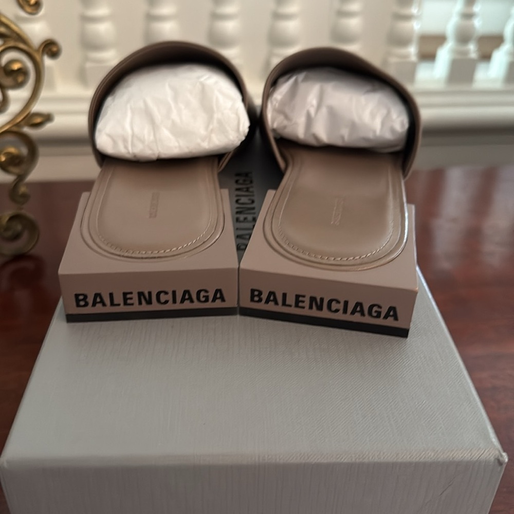 Balenciaga slides 39 - Picture 2 of 6